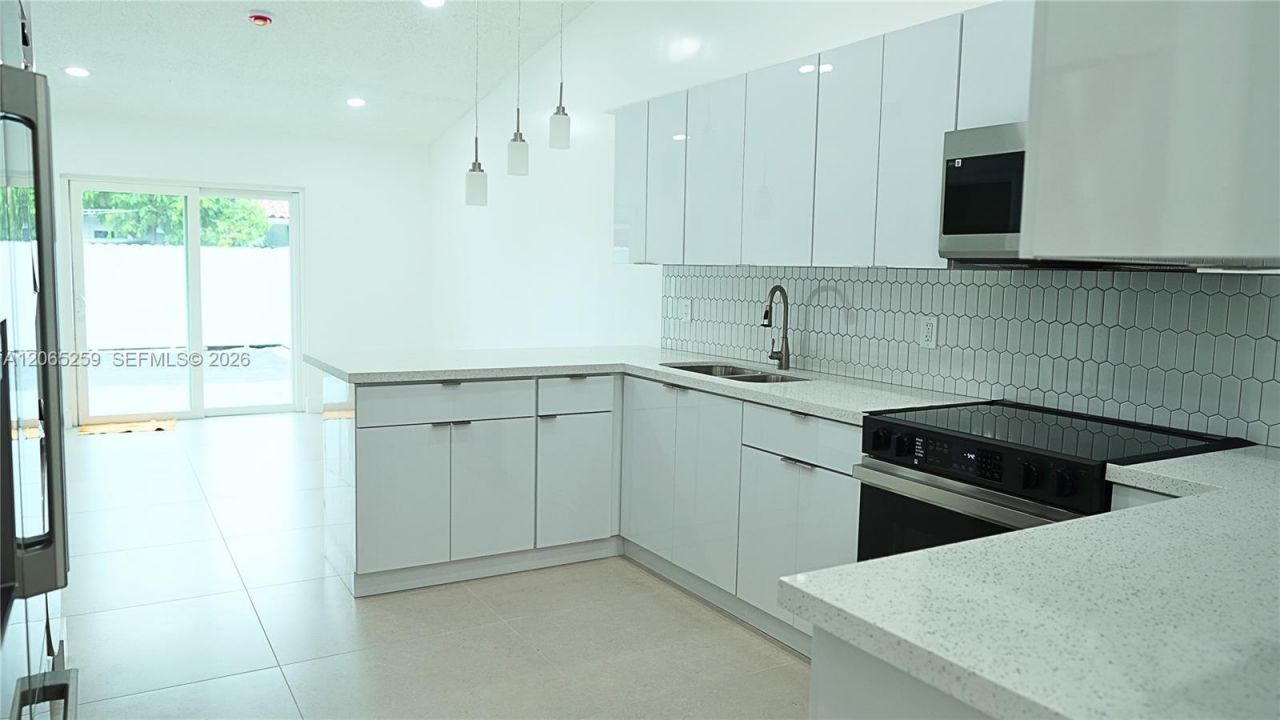 5661 W 21st Ave, Unit 5661, Hialeah, FL 33016 Photo