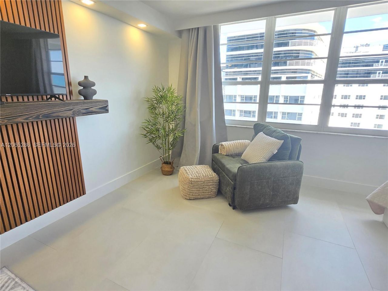 100 Lincoln Rd, Unit 931, Miami Beach, FL 33139 Photo