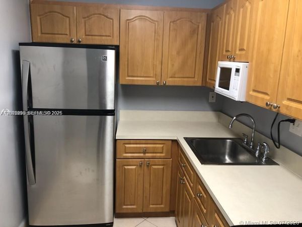 8405 NW 8th St , Unit 206, Miami, FL 33126