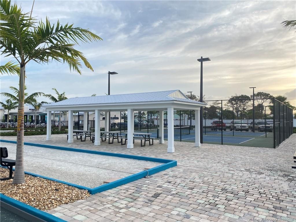 437 NE Intercoastal Drive, Jensen Beach, FL 34957 Photo