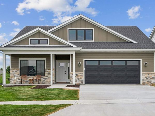 1410 Roosevelt Circle, North Liberty, IA 52317