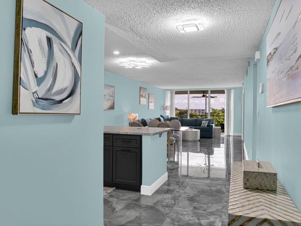 4015 W PALM AIRE Drive, Unit 704, Pompano Beach, FL 33069
