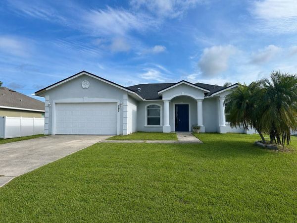 787 SE Evergreen Terrace, Port St. Lucie, FL 34983