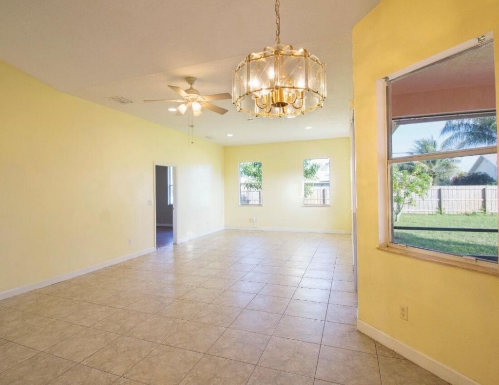 787 SE Evergreen Terrace, Port Saint Lucie, FL 34983 Photo