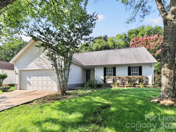 3411 Pondridge Court , Charlotte, NC 28269