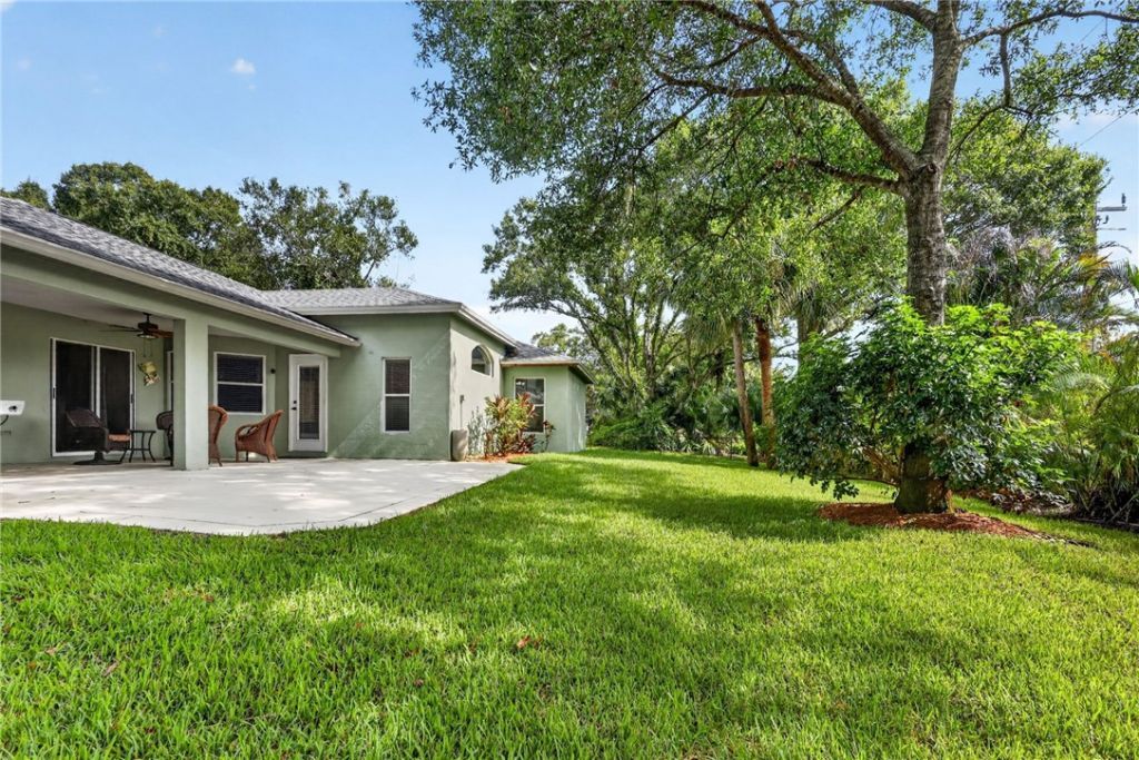 3913 58th Circle, Vero Beach, FL 32966 Photo