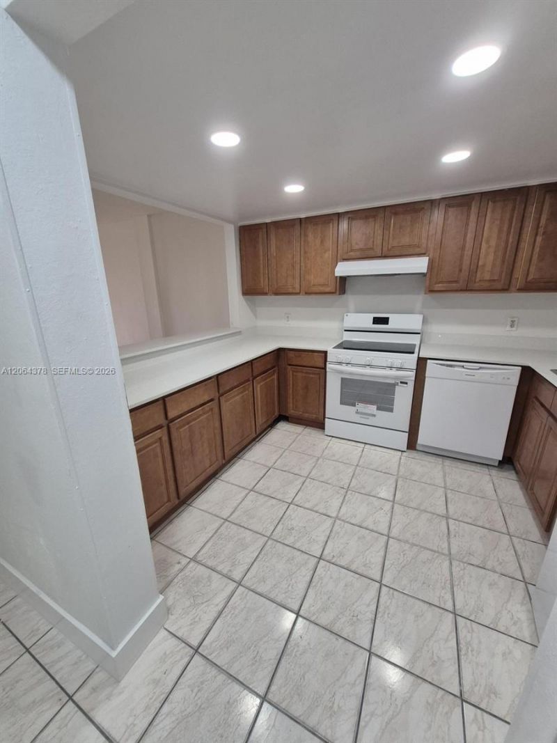 1750 W 46th St , Unit 331, Hialeah, FL 33012 Photo