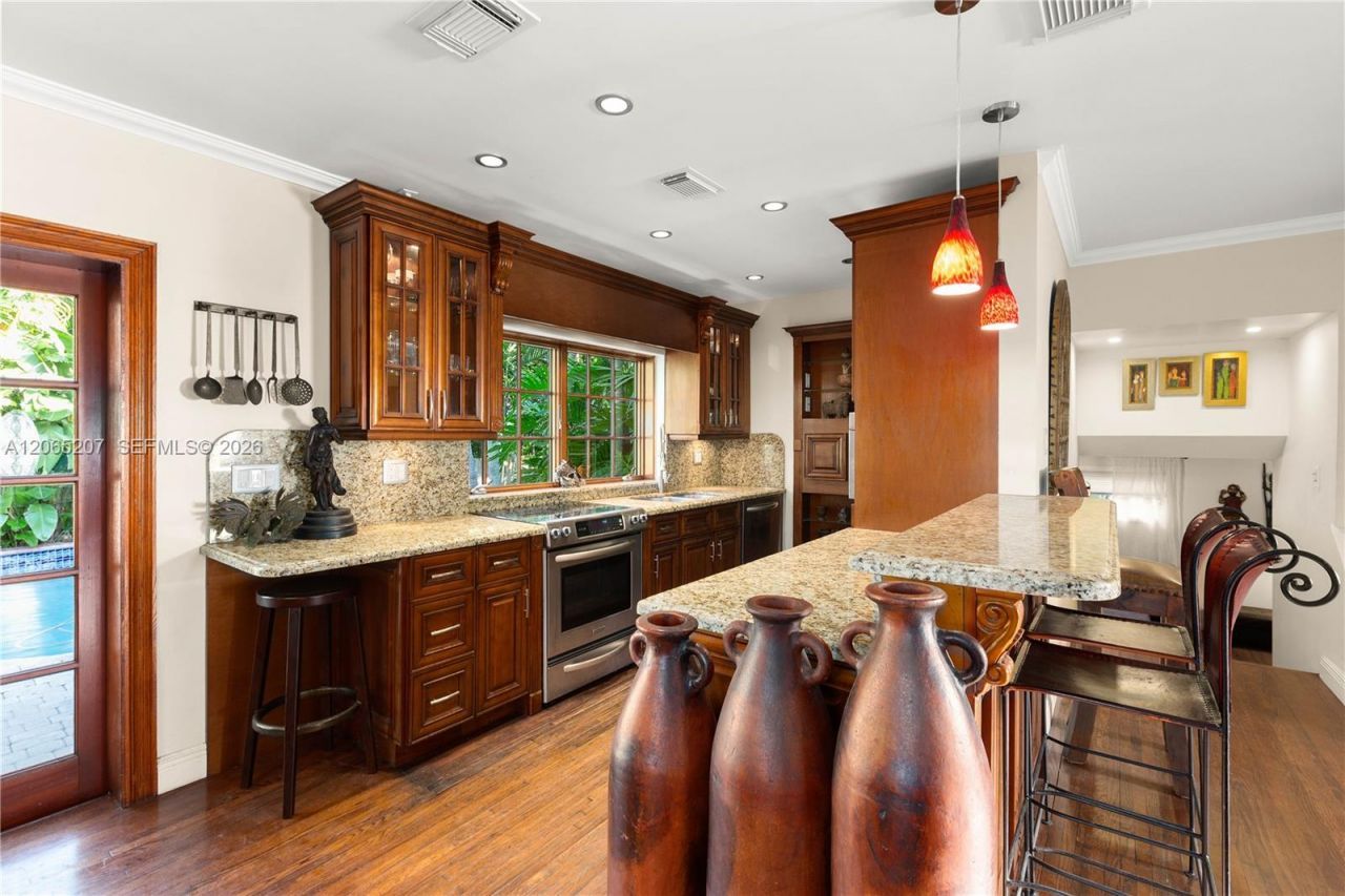 6315 Maynada St, Coral Gables, FL 33146 Photo