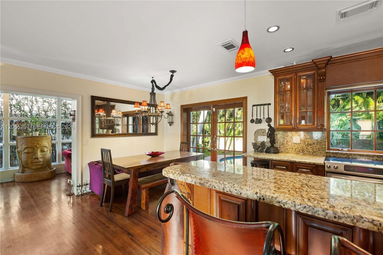 6315 Maynada St, Coral Gables, FL 33146 Photo