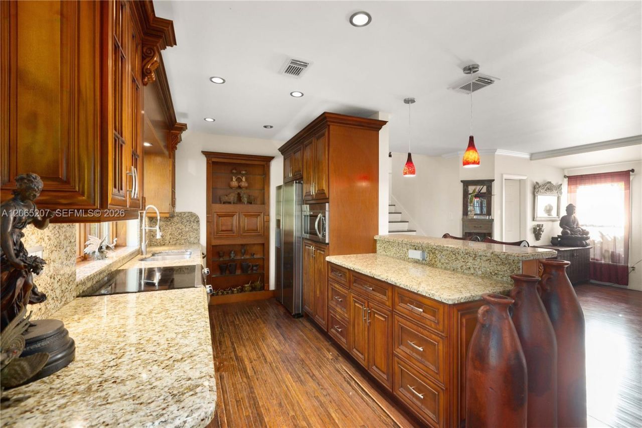 6315 Maynada St, Coral Gables, FL 33146 Photo