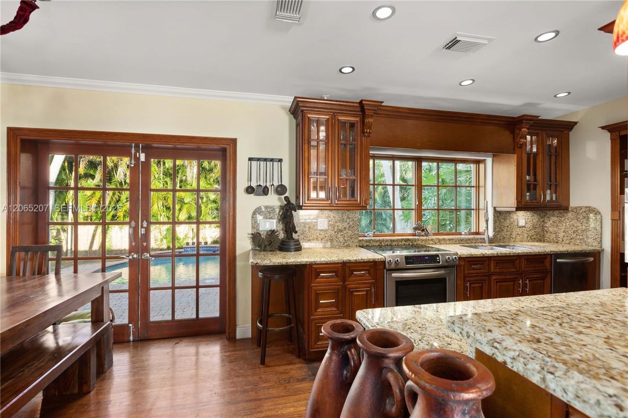 6315 Maynada St, Coral Gables, FL 33146 Photo
