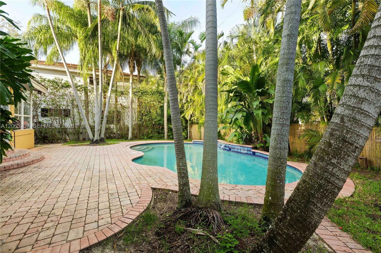 6315 Maynada St, Coral Gables, FL 33146 Photo