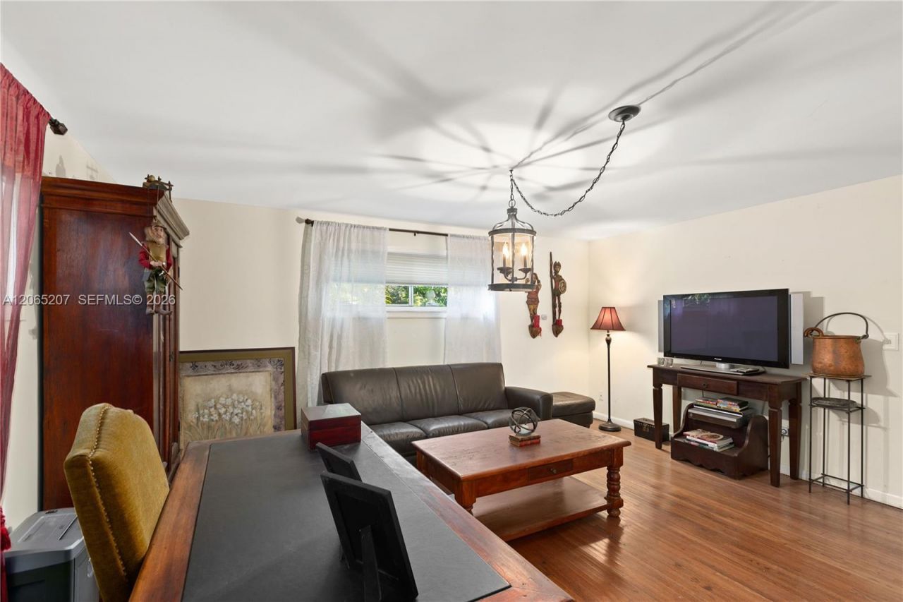 6315 Maynada St, Coral Gables, FL 33146 Photo