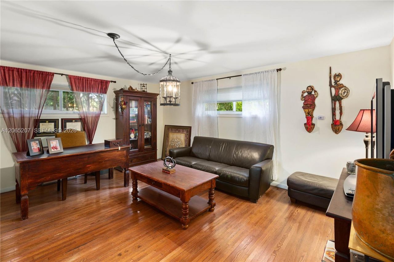 6315 Maynada St, Coral Gables, FL 33146 Photo