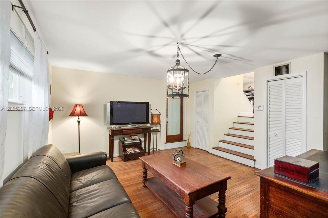 6315 Maynada St, Coral Gables, FL 33146 Photo