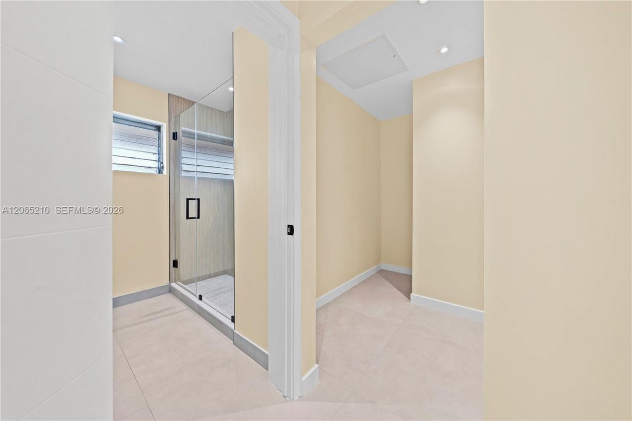 1400 NE 191st St , Unit 305, Miami, FL 33179 Photo