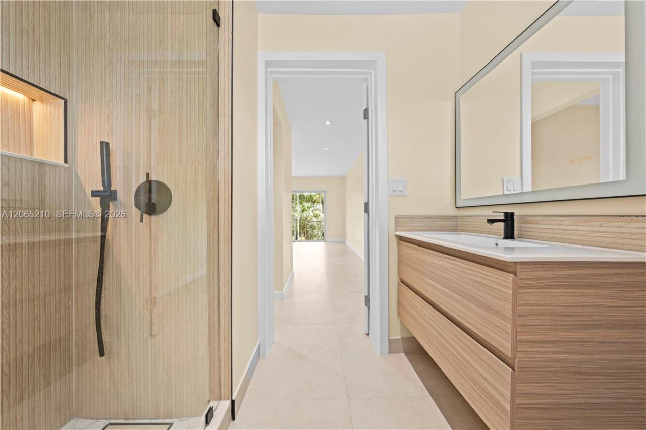 1400 NE 191st St , Unit 305, Miami, FL 33179 Photo