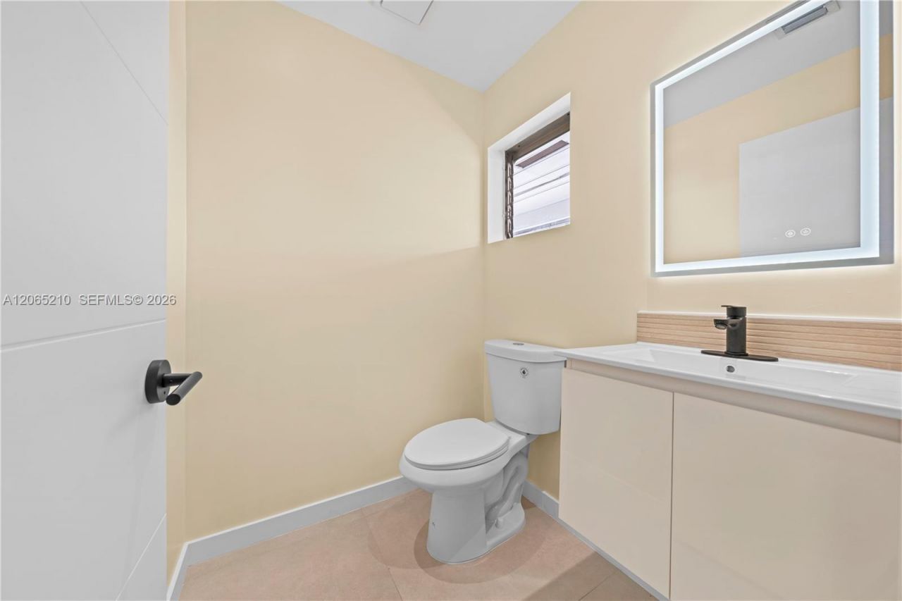 1400 NE 191st St , Unit 305, Miami, FL 33179 Photo