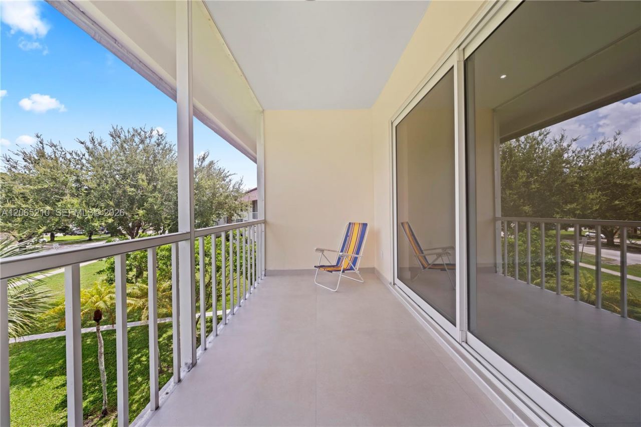 1400 NE 191st St , Unit 305, Miami, FL 33179 Photo