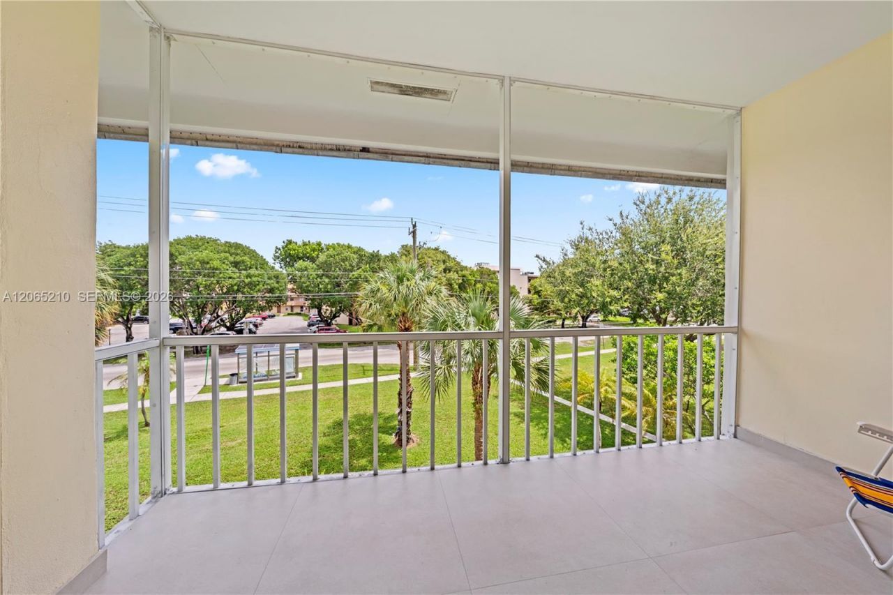 1400 NE 191st St , Unit 305, Miami, FL 33179 Photo