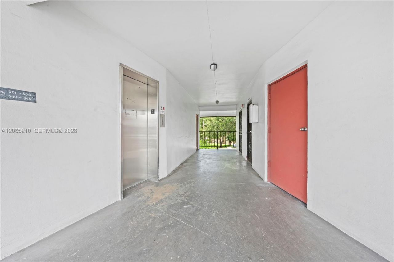 1400 NE 191st St , Unit 305, Miami, FL 33179 Photo