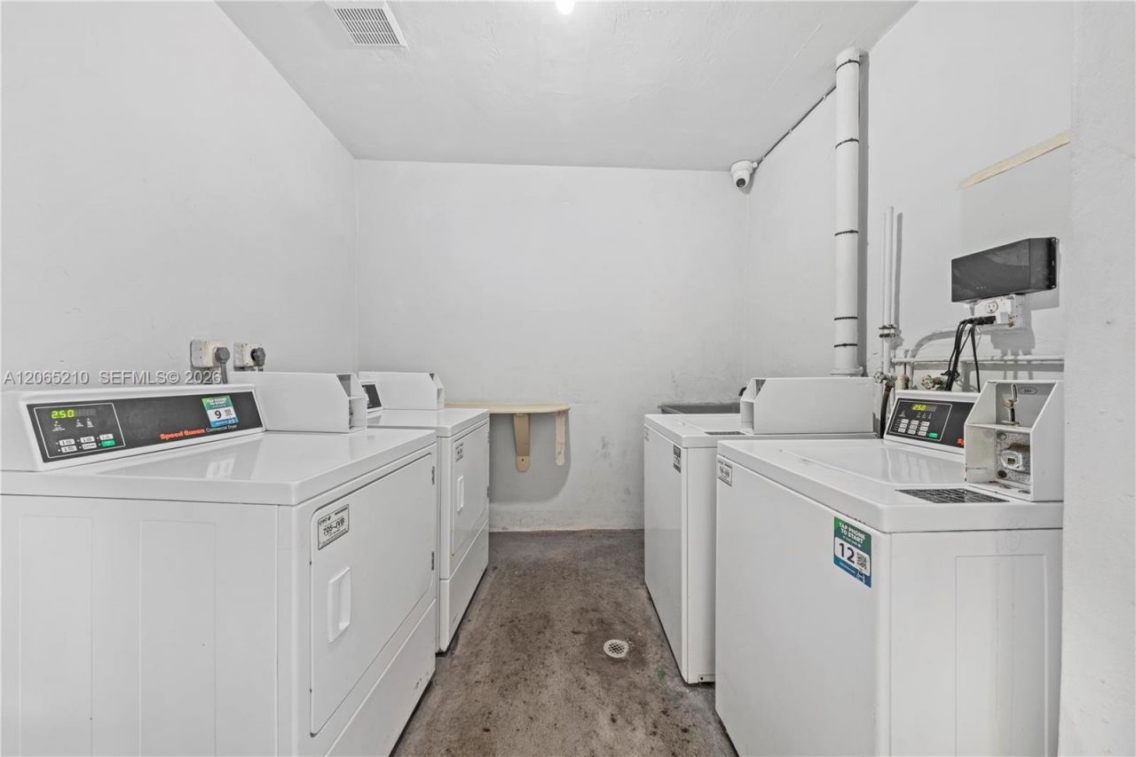 1400 NE 191st St , Unit 305, Miami, FL 33179 Photo
