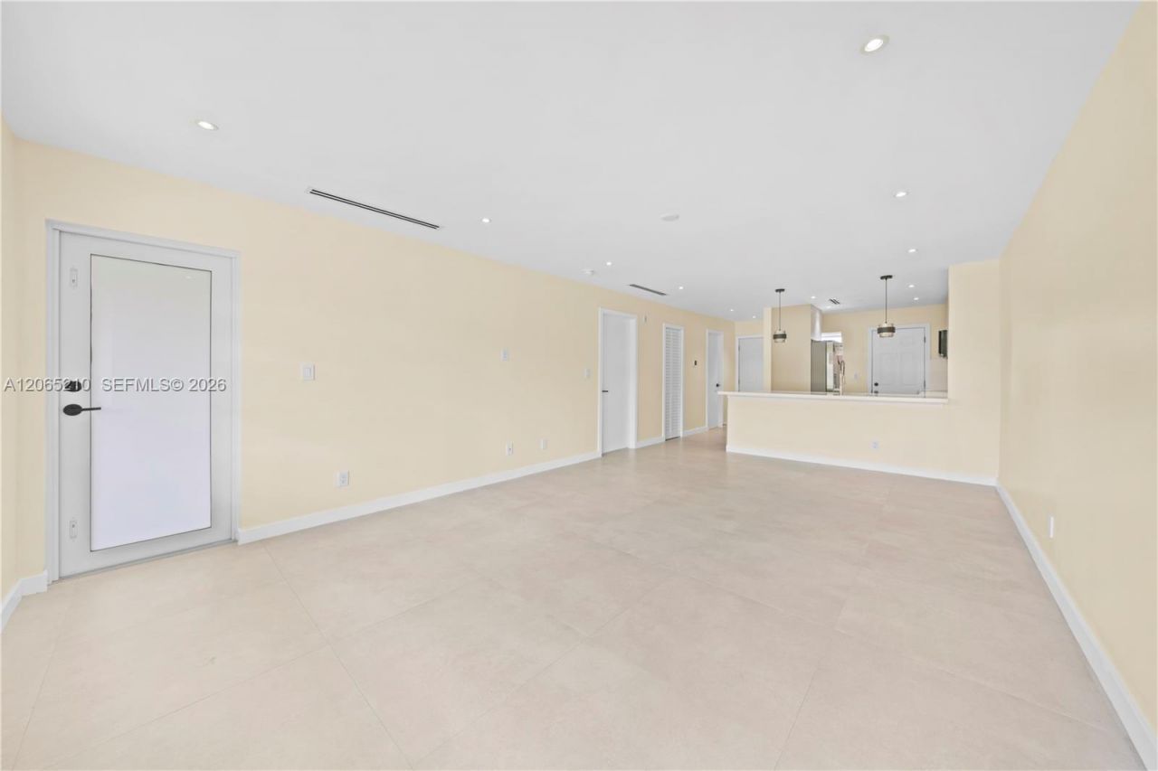 1400 NE 191st St , Unit 305, Miami, FL 33179 Photo