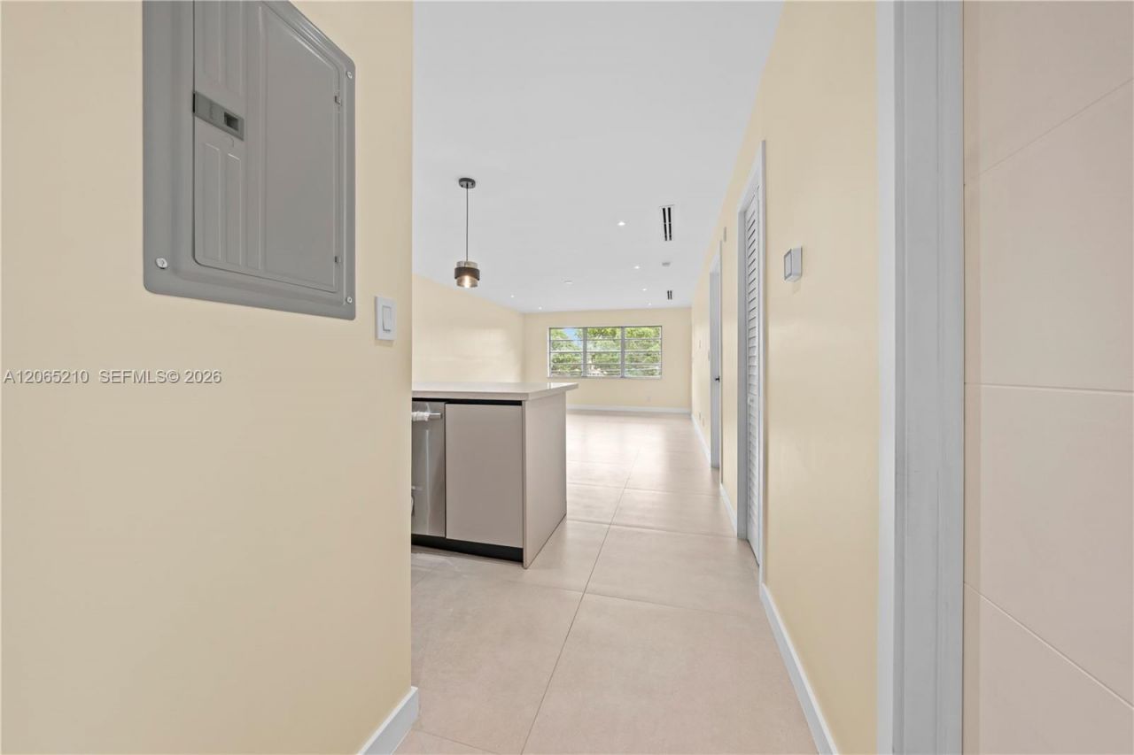 1400 NE 191st St , Unit 305, Miami, FL 33179 Photo