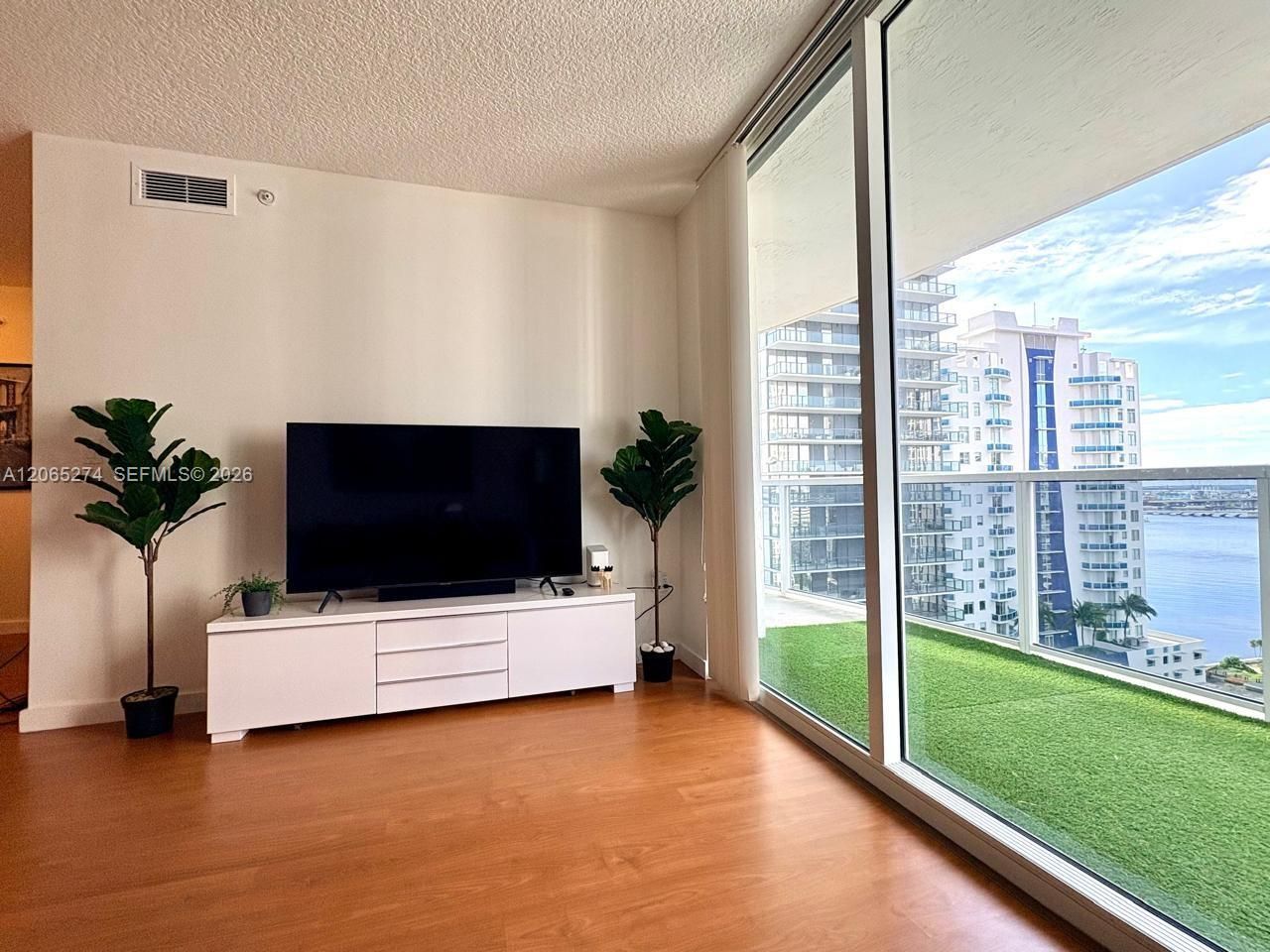 601 NE 23rd St, Unit PH04, Miami, FL 33137 Photo