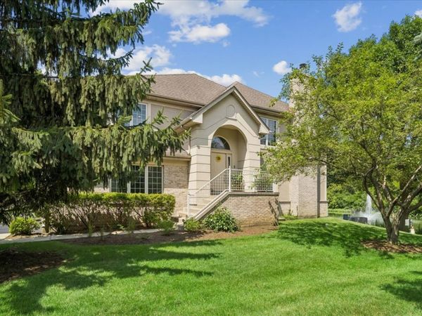 30 Beaconsfield Court , Lincolnshire, IL 60069