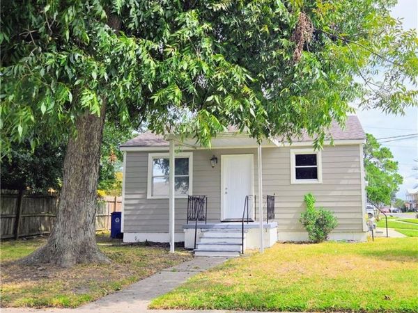 2501 DELILLE Street , Chalmette, LA 70043