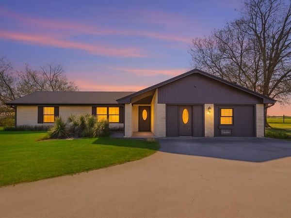 3873 Lois Road E, Sanger, TX 76266