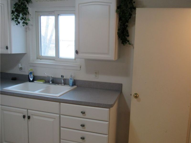 6176 Sylvia Drive, Brook Park, OH 44142 Photo 3