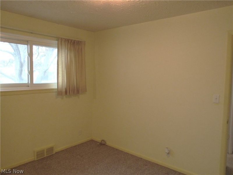 6176 Sylvia Drive, Brook Park, OH 44142 Photo 7