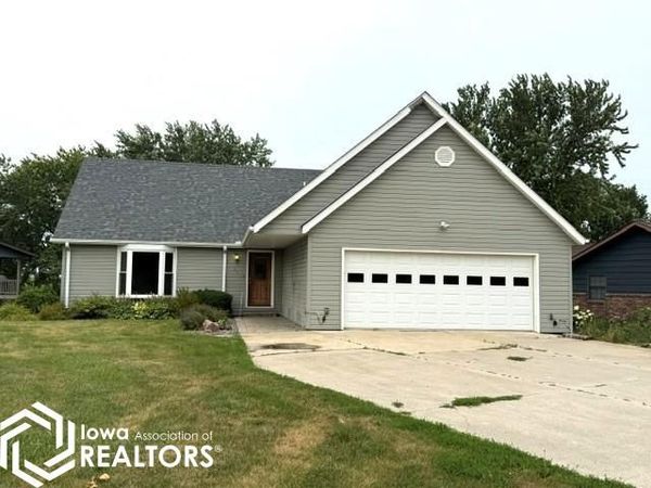 28 Schutter Circle, Algona, IA 50511