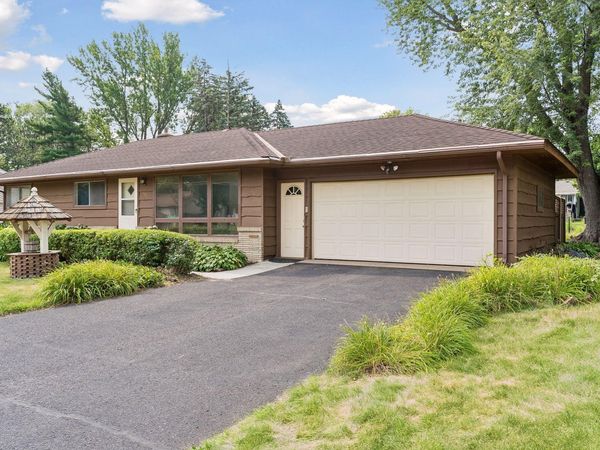 90 County Road F W, Vadnais Heights, MN 55127