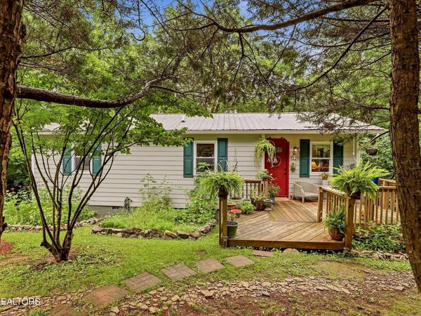 1220 W Highway 25-70 , Dandridge, TN 37725