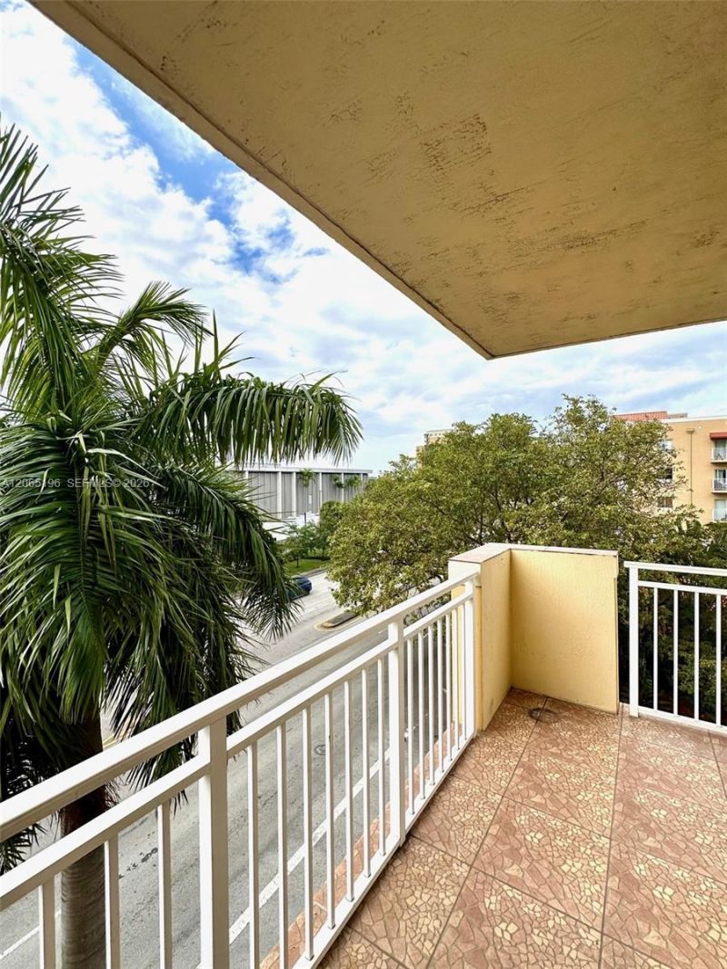 215 SW 42nd Ave , Unit 401, Miami, FL 33134 Photo