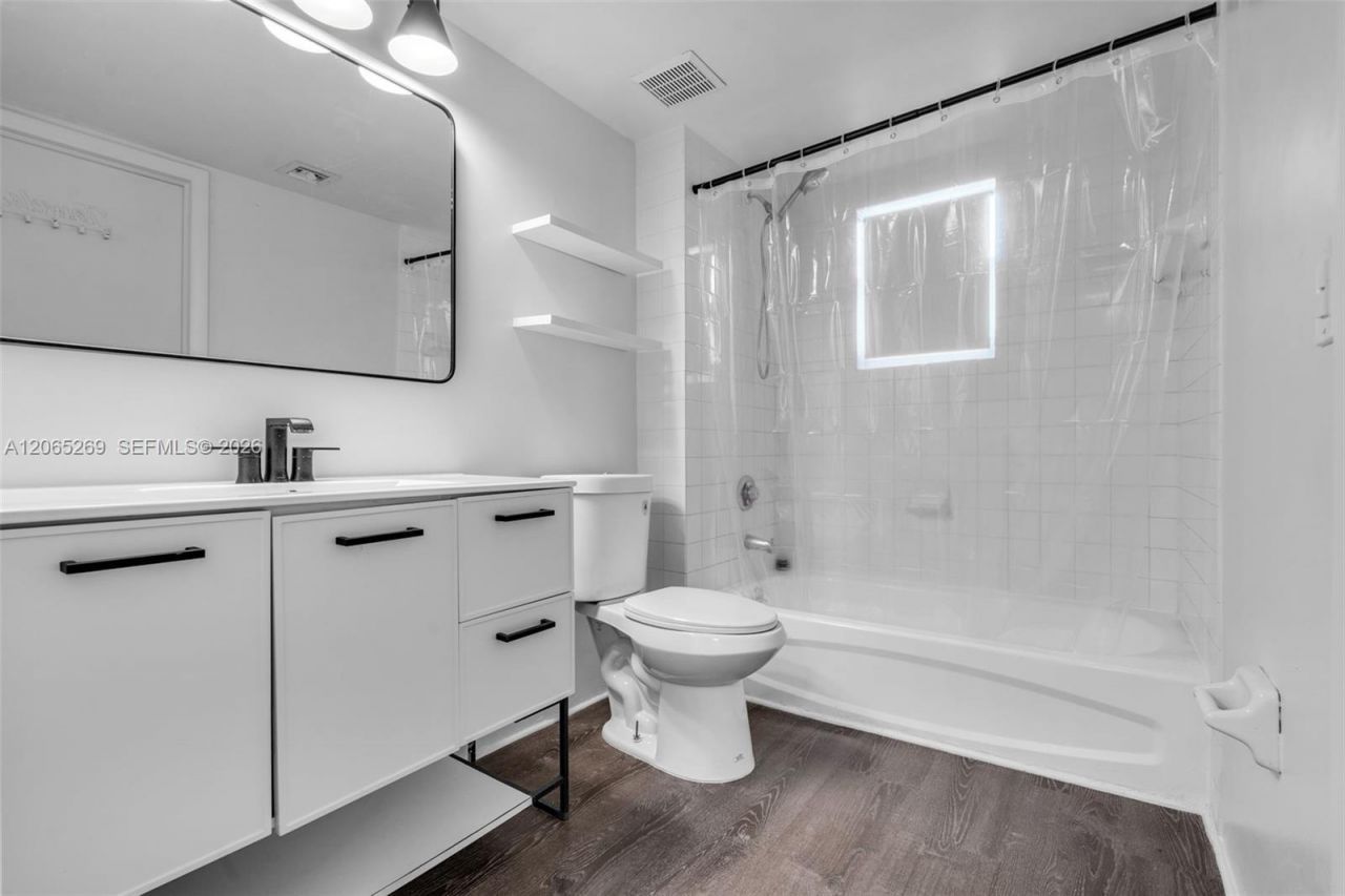 1975 NW 3rd Ct , Unit 39, Miami, FL 33136 Photo
