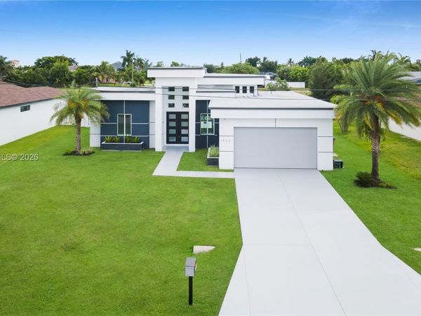1425 SW 24th , Cape Coral, FL 33991