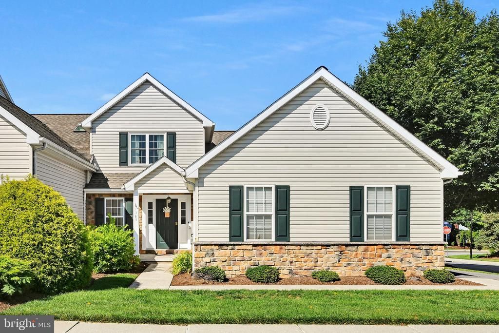 1585 HICKORY RUN COURT, ELIZABETHTOWN, PA 17022