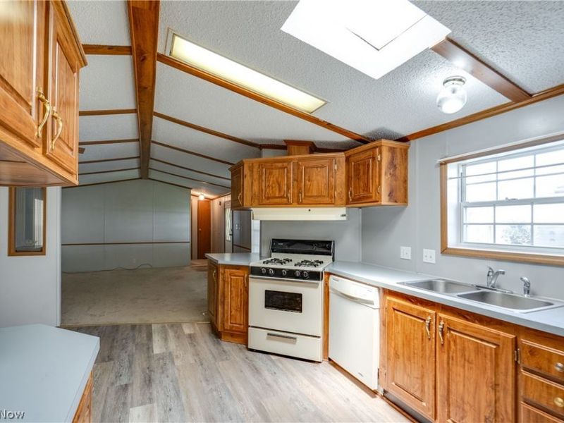 18592 Edwards Road, Unit 223, Doylestown, OH 44230 Photo 10
