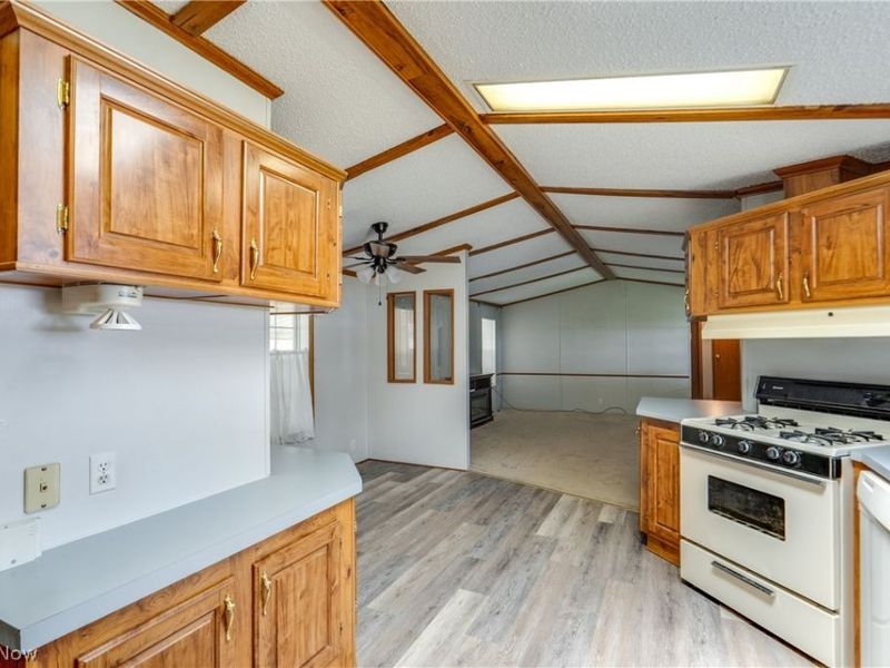 18592 Edwards Road, Unit 223, Doylestown, OH 44230 Photo 12