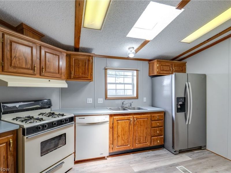 18592 Edwards Road, Unit 223, Doylestown, OH 44230 Photo 9