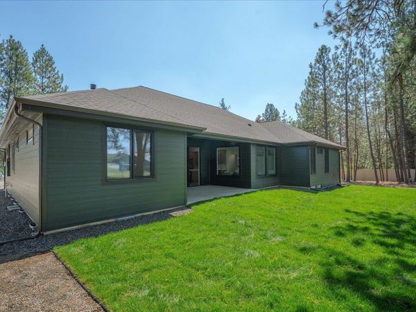 3402 E Yearling Rd, Chattaroy, WA 99003