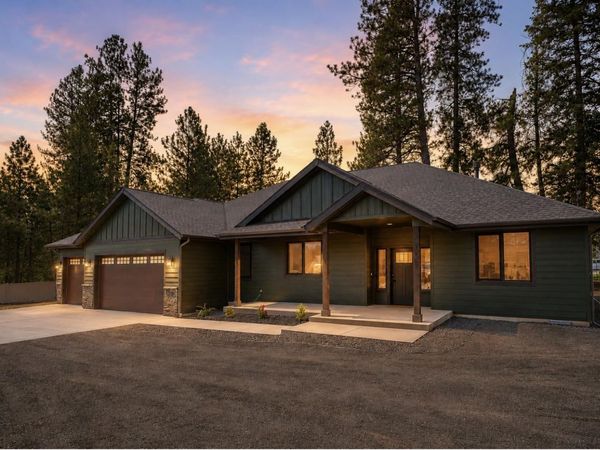 3402 E Yearling Rd, Chattaroy, WA 99003