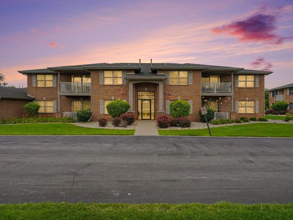 9841 Wildwood, Unit 2c, Highland, IN 46322
