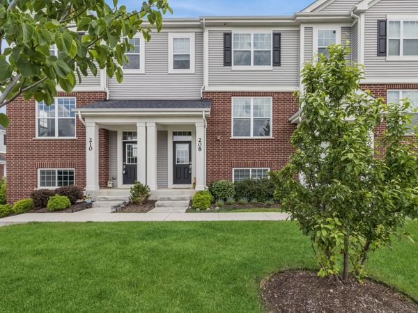 208 Timberleaf Circle , Roselle, IL 60172