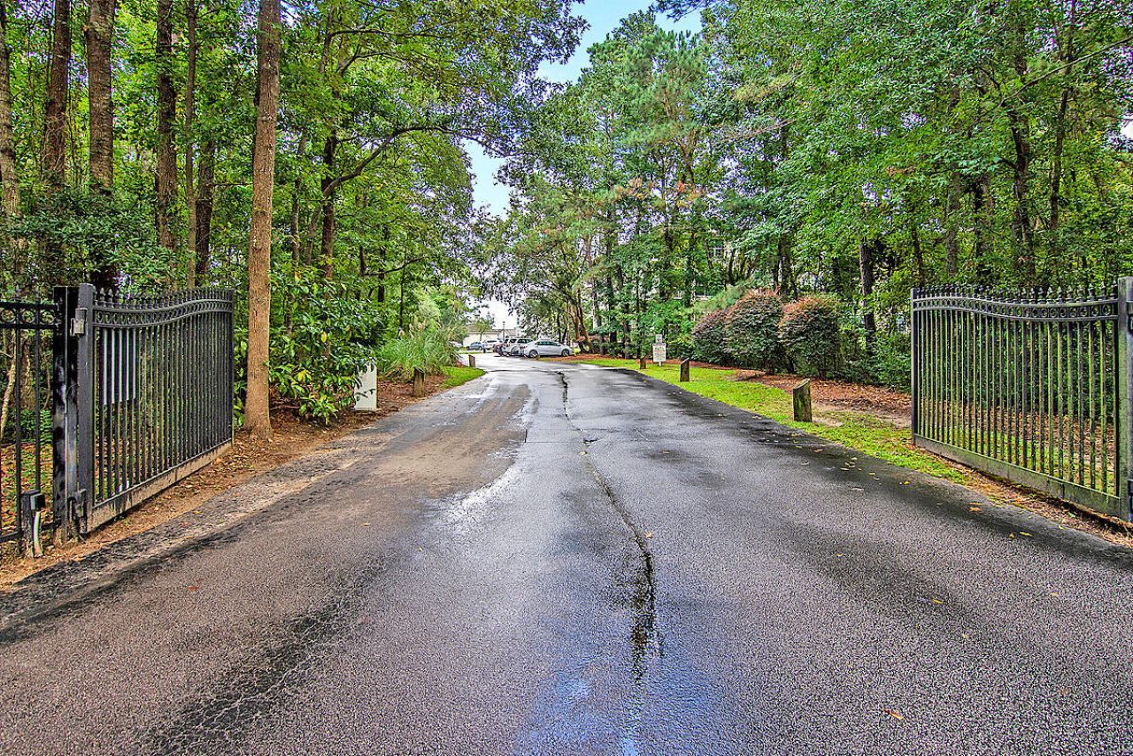 700 Daniel Ellis Drive Photo 36