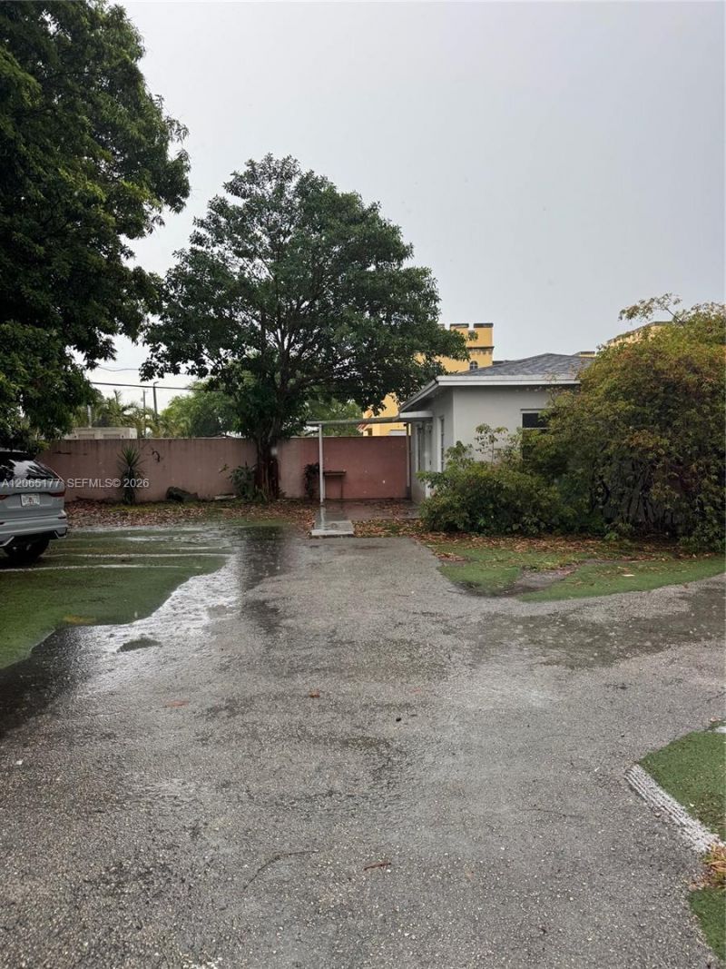 2380 NW Flagler Ter , Unit R, Miami, FL 33125 Photo